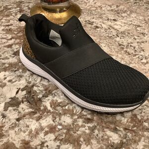 BCG Memory Foam Sneakers 👟🐆‎